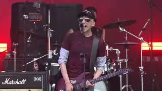 DANIEL F - Como un revólver en la noche de ayer.