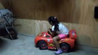 La &ntilde;ina que no sabe conducir