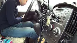2 videos: Removing the steering wheel from a car