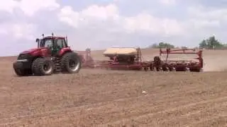 Case IH 340 MAGNUM and 24 Row 1255 Corn Planter
