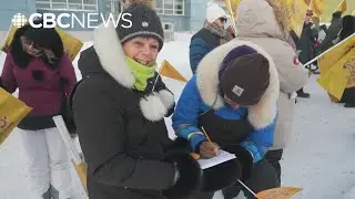 Nunavik teachers hit the picket lines