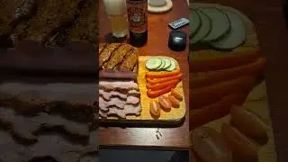 Копчёное сало, солёный лососик, пивас и самопляс😎 #пиво #салокопчёное