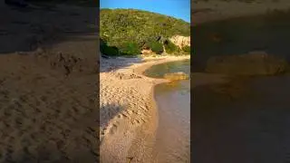 Panorama de la plage sauvage & secr&egrave;te (d&eacute;serte) de la Plage de Cala Sciumara &agrave; Bonifacio en Corse