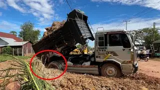 OMG Be Watchful Landfill Task.! Dump Truck 5Ton Back Uploading STUCK, Technique Rescue