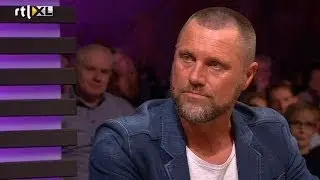 John de Wolf met billen bloot in eigen boek - RTL LATE NIGHT
