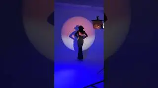 На видео используется постоянный свет amaran 200d с цветными фильтрами 300₽/ч и amaran 300c 600₽/ч.