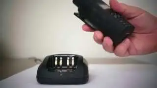 Motorola Solutions XPR7580 Charging the Radio