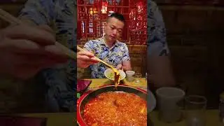 When you come to Sichuan and Chongqing, you must eat hot pot once