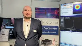Pulse shortening and compression unit running live with 50 fs at Laser World of Photonics 2023.
