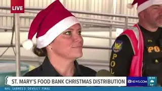 8:00 утра &mdash; Рождественская раздача продуктов питания в продовольственном банке Святой Марии.