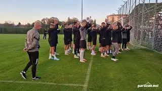 Гробари изненадили фудбалере на тренингу!