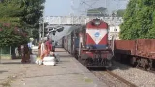Itarsi Alco with 12336 Mumbai LTT - Bhagalpur SF Express crossing Chunar Junction !!