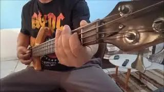 A.C.D.C..thunderstruck...Bass cover.