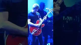 Noel Gallagher emotional guitar solo Don't Look Back in Anger 2023 Japan Tour Osaka