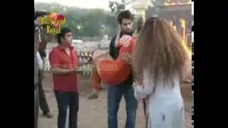 On location of TV Serial 'Madhubala'  RK saves Madhu from fire, gets cured  3