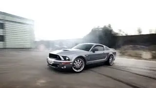 Mustang GT 500 - Massive burnout, drift and insane noise !