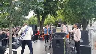Trommeslageren Laust giver trommerne en på frakken 🤘💞