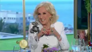 Almorzando 2015 - La hija de Adrián Suar se acercó a la mesa de Mirtha