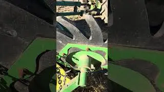 John Deere 224 полностью новые цепи синхронизации и отрегулированы узловязатели.