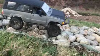 RC4WD Toyota 4Runner  scale version of my 1986 SAS  4Runner with some slow rock crawl