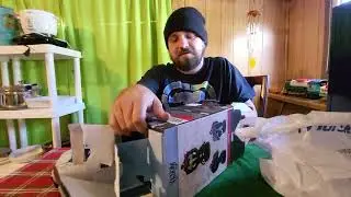 OPENING VENOM MARVEL CHARACTER GAME CONTROLLER HOLDER & PHONE HOLDER - ROBBIE TRIES IT OUT