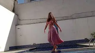 BACKBEND Front OverSplit on the pool👈 #fun #dance #training #fitness #stretching #flexibility #short