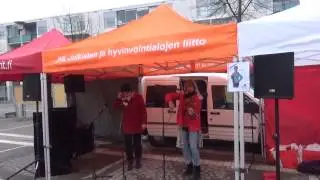 Veera Railio esiintym&auml;ss&auml; Mirka Vainikan vaalikaraokessa