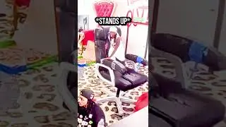 Кай Дженат слишком взволнован, чтобы забраться на свой огромный стул! 😂😂