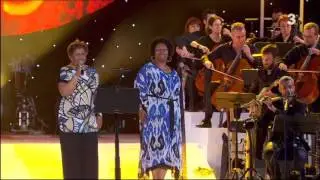 Gwen Perry i Gisele Jackson - 