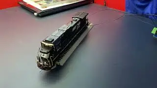 ScaleTrains Rivet Counter GE C40-9 Top Hat (NS 8814) with Improved 7FDL16Y2 (S0772) Startup Sequence