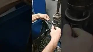 Как заклеить камеру на велосипед , лучший способ рекомендую#car #1million #best #шиномонтаж