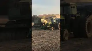 John Deere 7720 unloading on the go