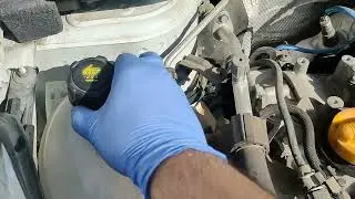 Clio 4 coolant reservoir replacement