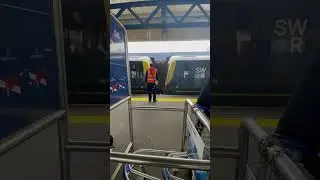 SWR Class 450&rsquo;s Dividing at Southampton Central