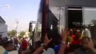 A Maduro le pegaron un mango por cabeza en Anzo&aacute;tegui
