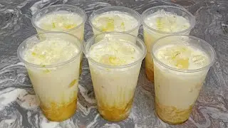 Манговый пудинг с цельным молоком и карамельным сиропом