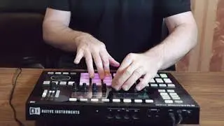 Native Instruments Maschine Studio / Live Performance / Techno Music Live - Tr01