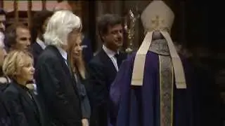 S.A.R. la Infanta Doña Elena asiste al funeral por la Duquesa de Alba de Tormes