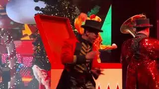 PortAventura 2025 circus de navidad - malabarista