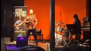 The guitarist Michael Powers performed  on the stage crossroads, Bellevue, Washington, USA 🇺🇸 