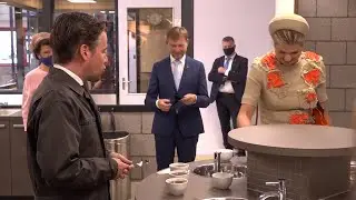 Maxima brengt verrassingsbezoek aan koffiebedrijf in Winterswijk