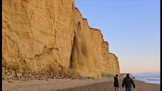 Yet another Jurassic coast landslip caught on camera (UK) 31/Dec/2025