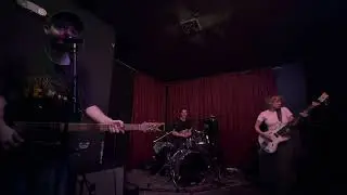 The Bug Club - Lonsdale Slipons live at O'Brien's Pub Allston, MA 12/5/25
