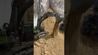 RC Excavator Huina 1593 Realistic Functional 22 Chanel Remote..