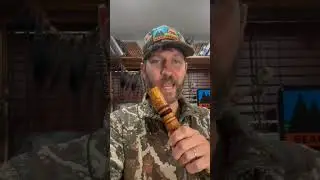 The Akern Grunt-n-Bleat does both Buck Grunts or Doe Bleats by either inhaling or exhaling!