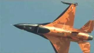 RNLAF F-16 Solo Display Team [HD]