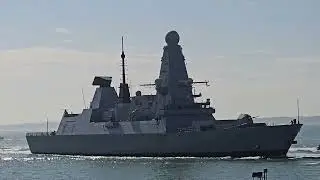 HMS Duncan (D37) sailing into Portsmouth for the weekend 
