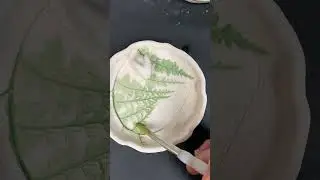 Satisfying watercolor painting of ceramic fern leaf pressed in clay #pottery #watercolor #bunnyart