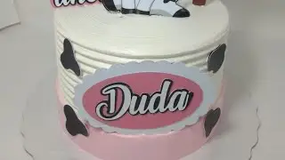 Bolo tema da vaquinha com detalhe rosa!