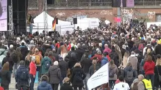 Corona-Protest in Stuttgart ohne Masken und Abstand | AFP